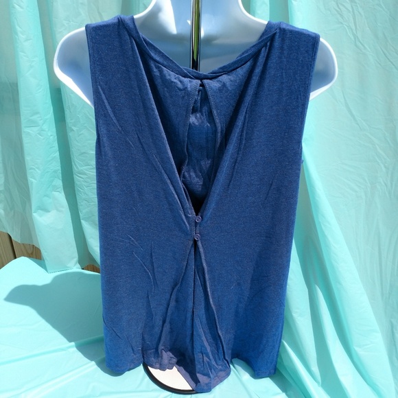 NWT Cable and Gauge Women's Sized Medium Blue Top - Picture 5 of 6